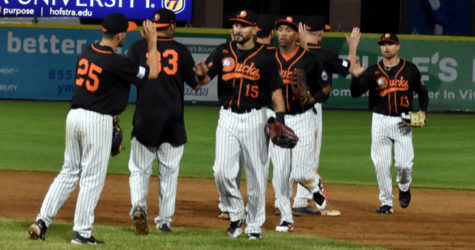 DUCKS PATIENCE AT THE PLATE LEADS TO TRIUMPH OVER BARNSTORMERS