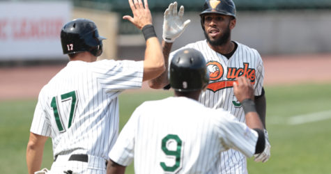 WASHINGTON POWERS DUCKS PAST BLACK SOX