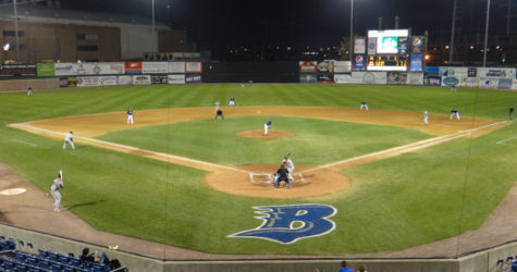 BLUEFISH OUTLAST DUCKS IN MIDDLE CONTEST