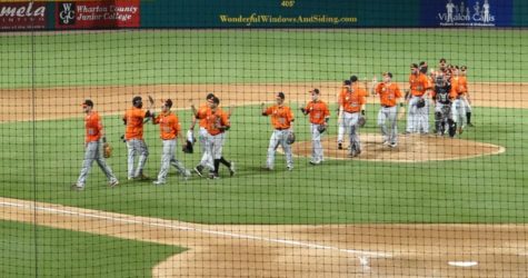 DUCKS SCORE EXTRA INNING WIN IN TEXAS