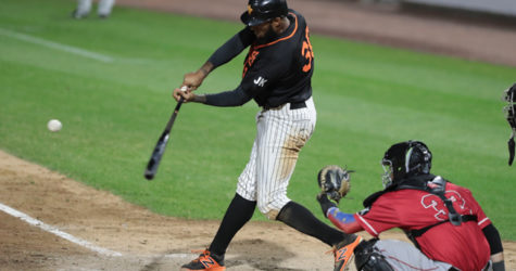 SNIDER AND WASHINGTON BLAST DUCKS PAST BARNSTORMERS