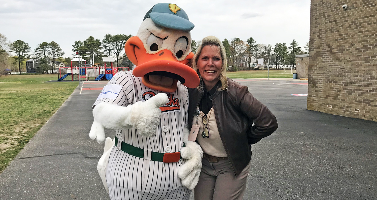 QUACKERJACK SAYS HELLO TO EAGLE ELEMENTARY SCHOOL