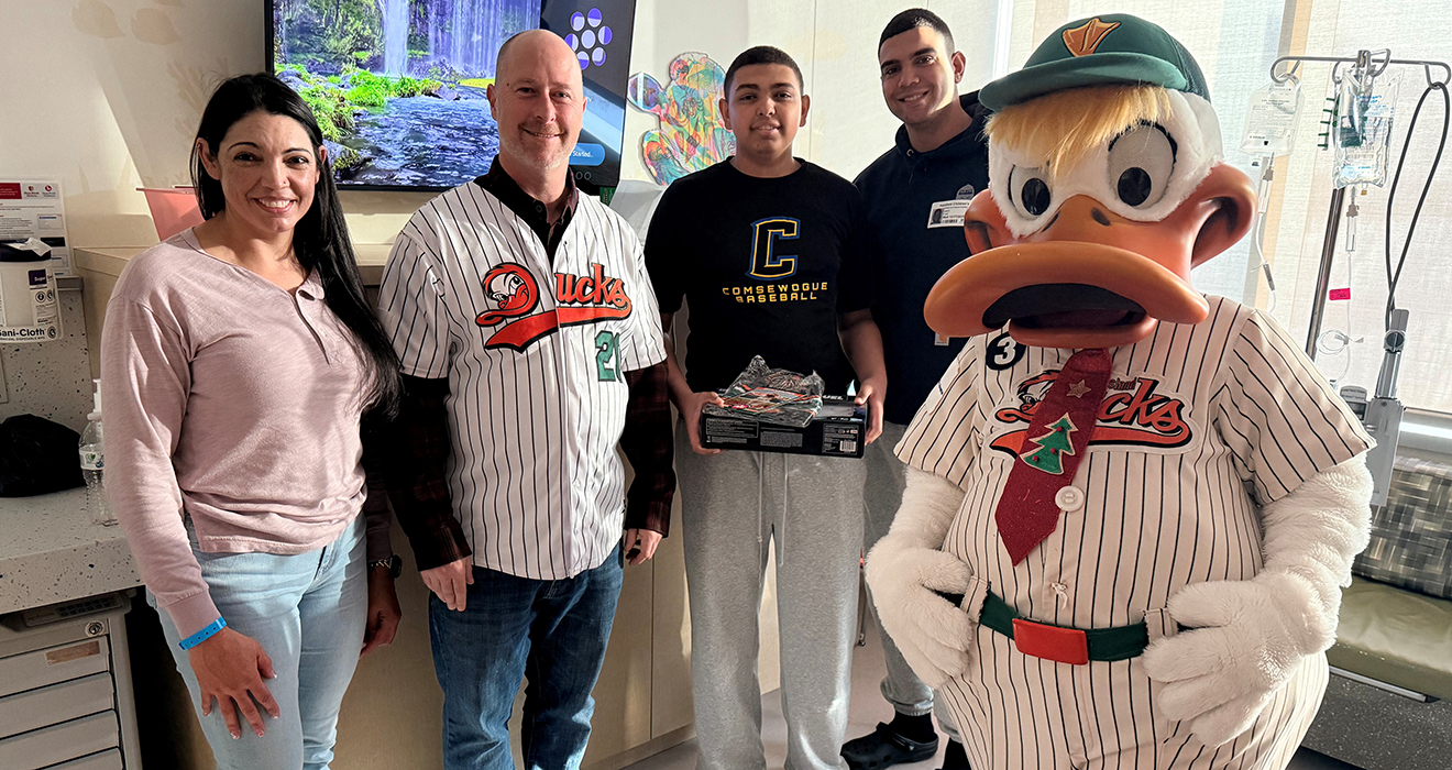 DUCKS SPREAD HOLIDAY CHEER AT LOCAL PEDIATRIC UNITS