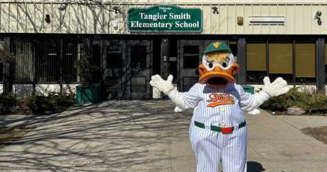 QUACKERJACK POPS IN TO EIGHT LONG ISLAND SCHOOLS