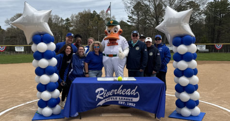 QUACKERJACK ATTENDS RIVERHEAD LITTLE LEAGUE OPENING DAY