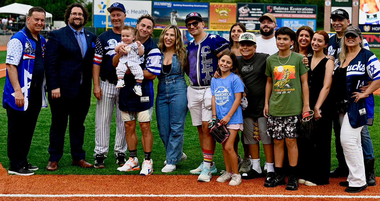 BIG CROWD CELEBRATES JEWISH HERITAGE NIGHT WITH DUCKS