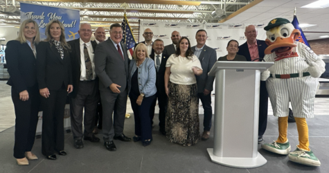 QUACKERJACK CELEBRATES MACARTHUR AIRPORT AS BEST SMALL AIRPORT